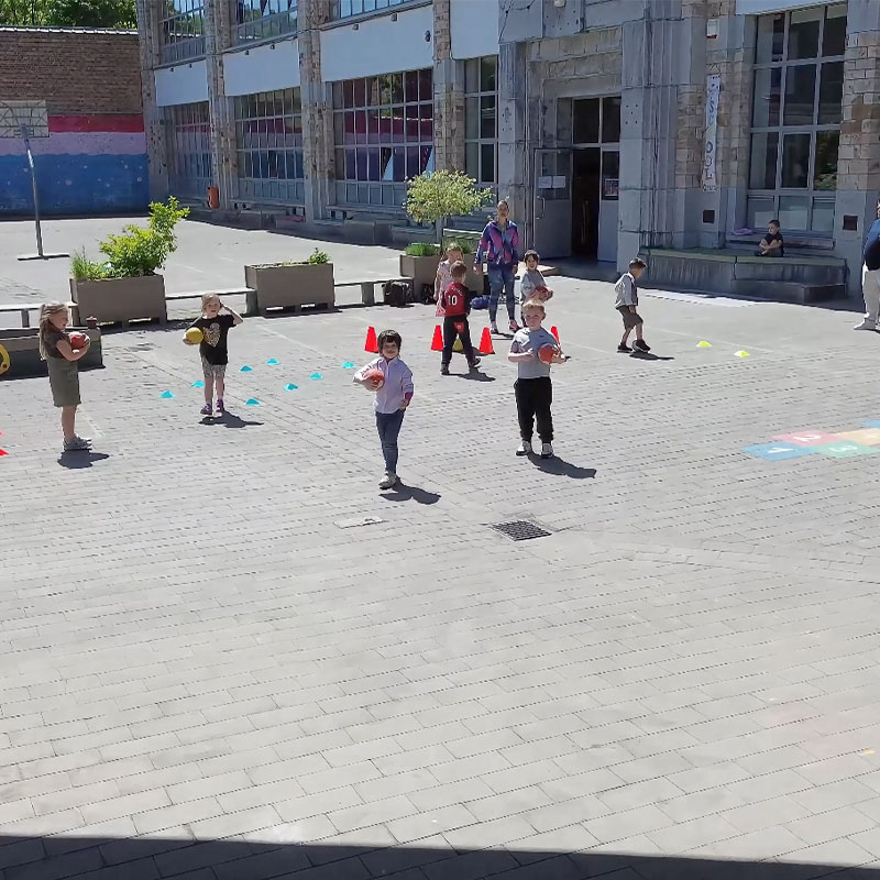 Cours de gym en extérieur de l'école fondamentale Duc de Marlborough